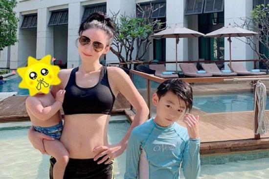 Trương Bá Chi khoe ảnh diện đồ bơi chứng minh đẳng cấp vóc dáng thượng hạng dù đã 3 con ở tuổi U40