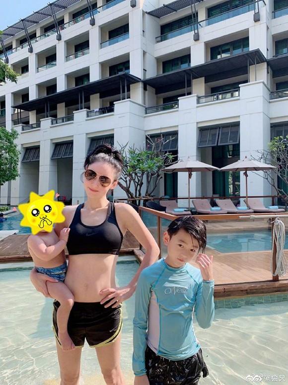 Trương Bá Chi khoe ảnh diện đồ bơi chứng minh đẳng cấp vóc dáng thượng hạng dù đã 3 con ở tuổi U40-1