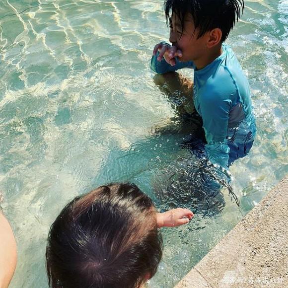 Trương Bá Chi khoe ảnh diện đồ bơi chứng minh đẳng cấp vóc dáng thượng hạng dù đã 3 con ở tuổi U40-2
