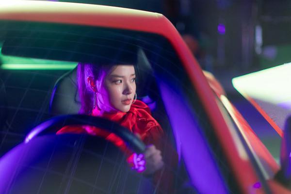 Hết huy động fans, đến bà ngoại lớn tuổi cũng được Midu tận dụng để cày view cho MV nói về tình cũ-6