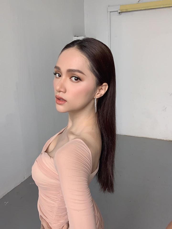 Giật mình với gương mặt biến đổi của Hương Giang sau 7 năm vào showbiz-6