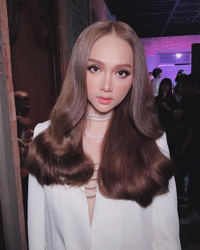 Giật mình với gương mặt biến đổi của Hương Giang sau 7 năm vào showbiz-7