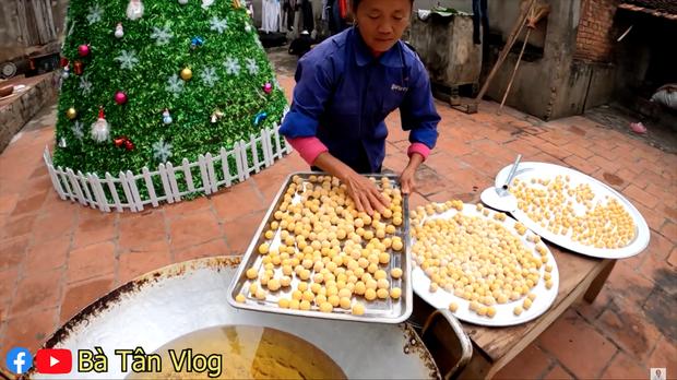 Làm bánh nhãn nhưng to như bánh rán, bà Tân Vlog làm ai cũng hoang mang ăn sao nổi-4