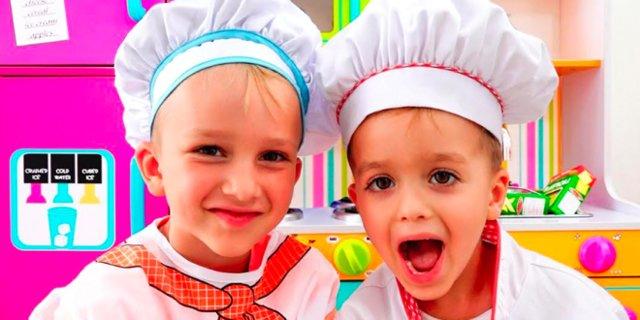 5 Youtuber nhí còn ít tuổi đã kiếm tiền tỷ, có bé thu được 1.300 tỷ một năm-3