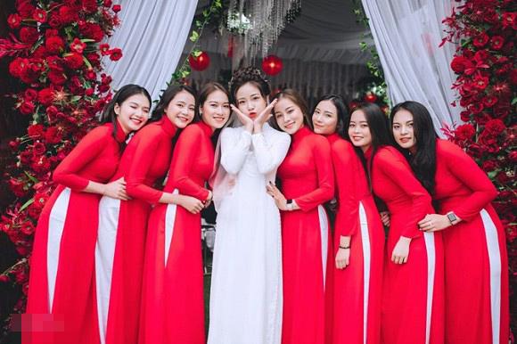 Trọn bộ ảnh lễ ăn hỏi đẹp lịm tim của Phan Văn Đức, chú rể - cô dâu trao nhau nụ hôn ngọt ngào-6