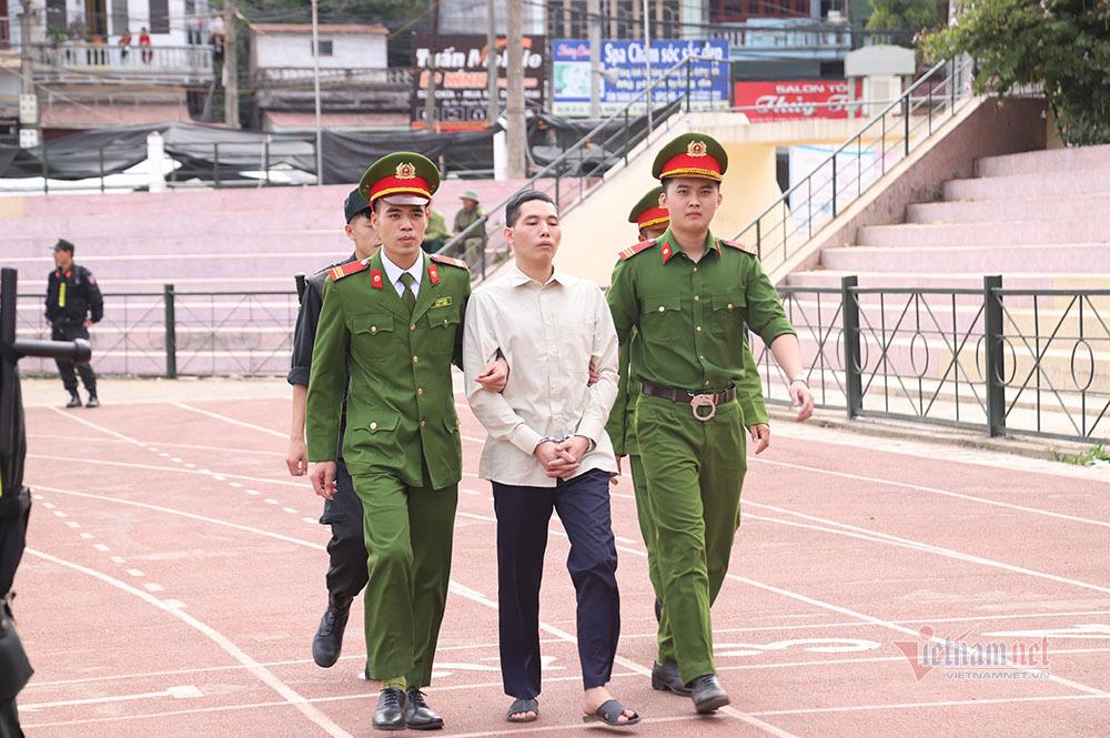 Người thân mang di ảnh nữ sinh Cao Mỹ Duyên đến tòa, kẻ sát nhân khóc nức nở khi đối diện án tử-11