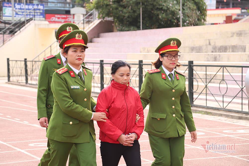 Người thân mang di ảnh nữ sinh Cao Mỹ Duyên đến tòa, kẻ sát nhân khóc nức nở khi đối diện án tử-7