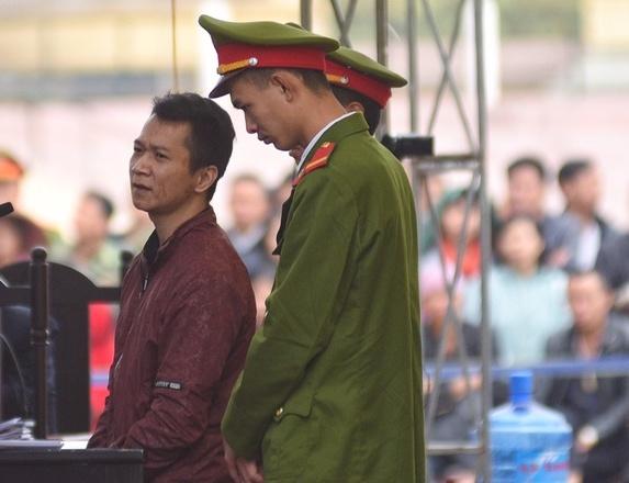 Người thân mang di ảnh nữ sinh Cao Mỹ Duyên đến tòa, kẻ sát nhân khóc nức nở khi đối diện án tử-14