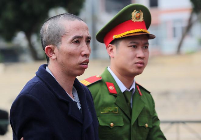 Người thân mang di ảnh nữ sinh Cao Mỹ Duyên đến tòa, kẻ sát nhân khóc nức nở khi đối diện án tử-4