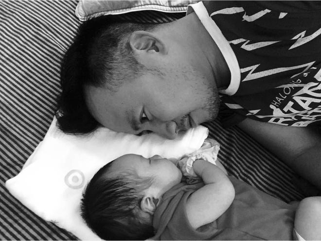 Rapper Đinh Tiến Đạt lần đầu đăng ảnh con trai-1