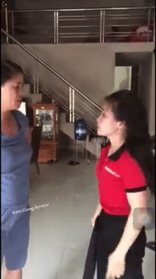 Clip: Kinh hãi mẹ chồng - con dâu túm tóc, giằng co, đánh nhau ngay giữa nhà ở Lào Cai-3