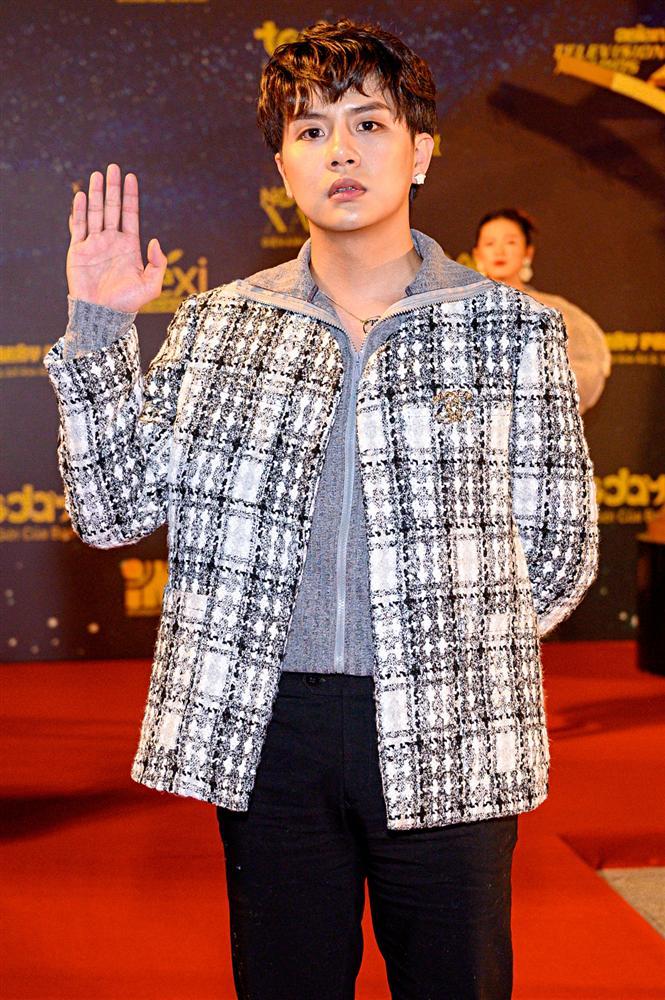 Chị em Nam Anh - Nam Em bế mèo không lông có giá bằng cả chiếc túi LV trên thảm đỏ Ngôi sao xanh-14