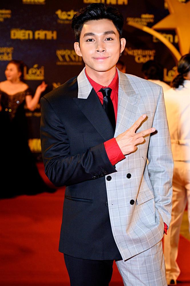 Chị em Nam Anh - Nam Em bế mèo không lông có giá bằng cả chiếc túi LV trên thảm đỏ Ngôi sao xanh-17