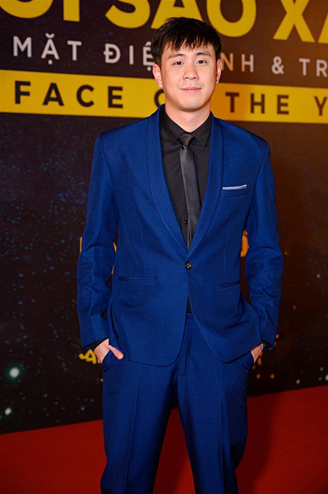 Chị em Nam Anh - Nam Em bế mèo không lông có giá bằng cả chiếc túi LV trên thảm đỏ Ngôi sao xanh-19