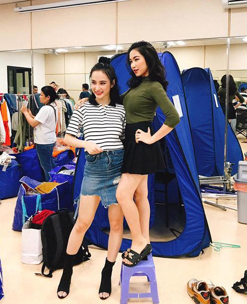 Đứng đến cổ Tiểu Vy, Hòa Minzy tự sưu tập thêm bức hình dìm hàng chiều cao-5