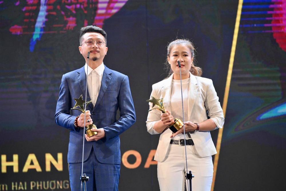 Chị em Nam Anh - Nam Em bế mèo không lông có giá bằng cả chiếc túi LV trên thảm đỏ Ngôi sao xanh-20