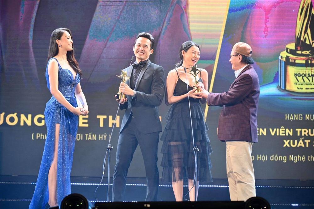 Chị em Nam Anh - Nam Em bế mèo không lông có giá bằng cả chiếc túi LV trên thảm đỏ Ngôi sao xanh-21