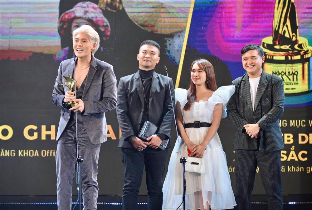 Chị em Nam Anh - Nam Em bế mèo không lông có giá bằng cả chiếc túi LV trên thảm đỏ Ngôi sao xanh-23