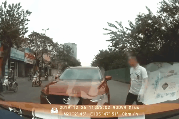 Nhấp ngụm rượu ngày tất niên, tài xế bị phạt 2,5 triệu đồng, giữ xe 7 ngày-2