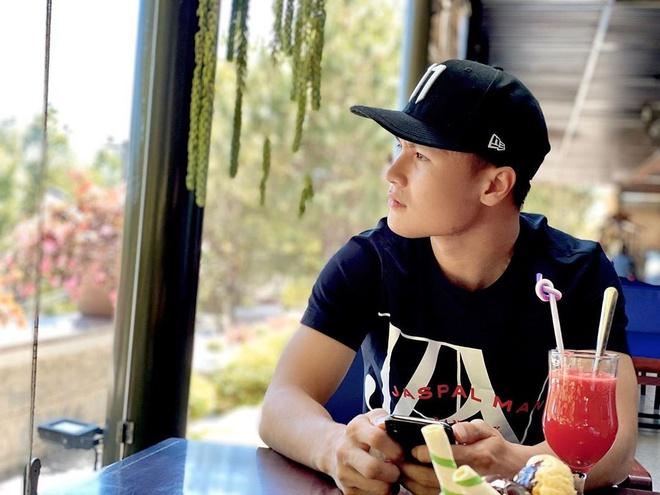 Trở lại luyện tập, Đình Trọng khoe quà và đồ ăn nhận được từ fan-3