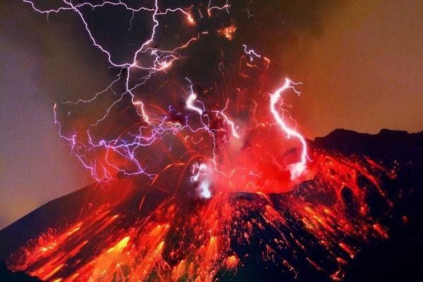 Núi lửa thức giấc sau 40 năm, sân bay ở Manila đóng cửa-2