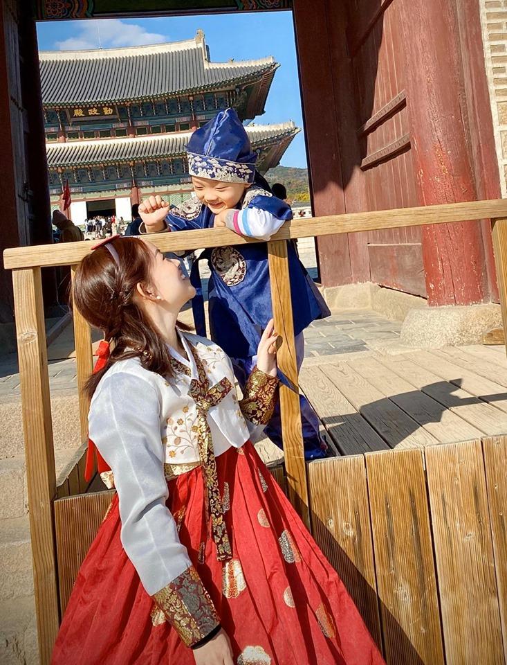 Ngủ dậy không thấy con trai đâu, Ly Kute vội vàng đi tìm thì phát hiện điều thú vị-2