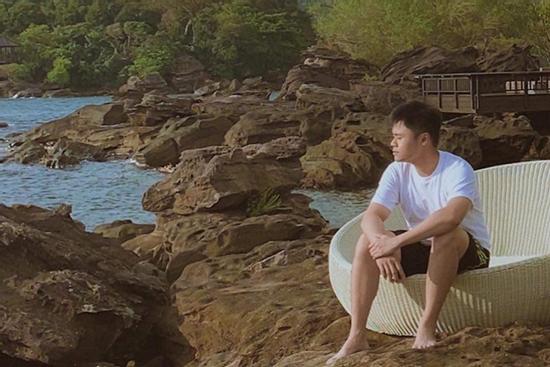 Phan Thành gây xôn xao với chia sẻ phải gồng mình sống nốt những ngày của một năm xui rủi