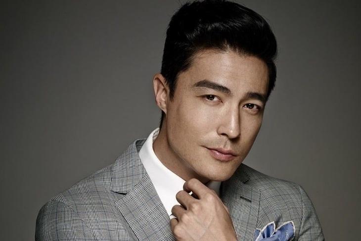 Daniel Henney và công ty quản lý Echo Global Group quyên góp 110 triệu won (khoảng 94.800 USD) cho Cộng đồng Hàn Quốc. Số tiền quyên góp được sử dụng để giúp đỡ những trẻ em nghèo và người khuyết tật.