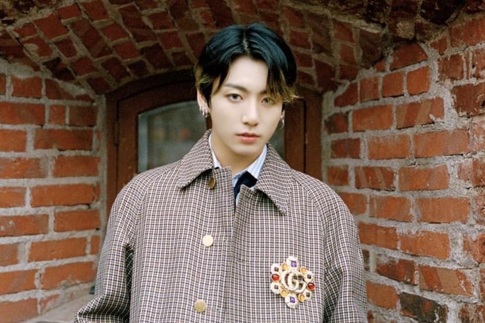 Mới đây, TC Candler đã đăng tải danh sách top 100 gương mặt nam đẹp nhất thế giới năm 2019, trong đó đứng đầu là em út của BTS - Jungkook. Bảng xếp hạng đã ít nhiều gây tranh cãi trên mạng xã hội khi Jungkook vượt qua nhiều tên tuổi khác như Shawn Mendes, Chris Hemsworth hay David Beckham. Tuy nhiên, được biết bảng xếp hạng của TC Candler không chỉ dựa trên tiêu chí ngoại hình mà còn đánh giá vào độ nổi tiếng, tầm ảnh hưởng của các nghệ sĩ riêng trong năm vừa qua.