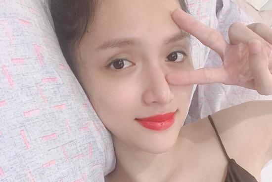 Vừa mổ ruột thừa, Hương Giang nằm dưỡng bệnh mà vẫn đẹp đúng chuẩn Hoa hậu