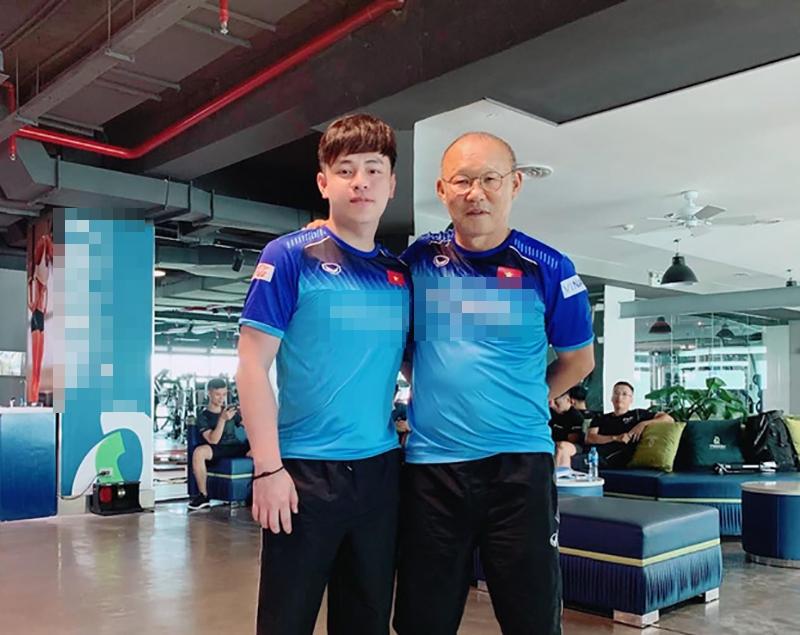 Đẹp trai, thông thạo 4 ngôn ngữ và còn là chủ tịch, trợ lí của HLV Park Hang Seo khiến dân tình đứng ngồi không yên-1