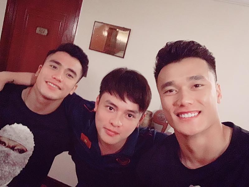 Đẹp trai, thông thạo 4 ngôn ngữ và còn là chủ tịch, trợ lí của HLV Park Hang Seo khiến dân tình đứng ngồi không yên-6