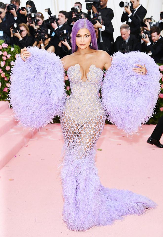 Kylie Jenner hàng ngày thích diện đồ đôi hàng hiệu cùng con gái-6