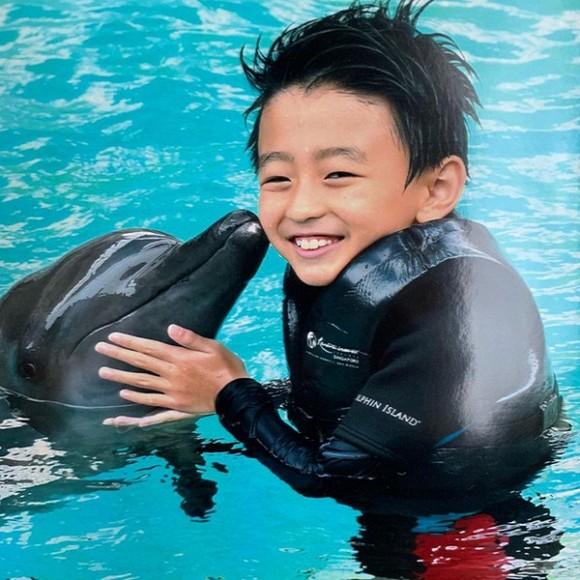 Bằng đi một thời gian, quý tử thứ 2 nhà Trương Bá Chi lớn phổng phao, đẹp trai khí chất không kém bố Tạ Đình Phong-5