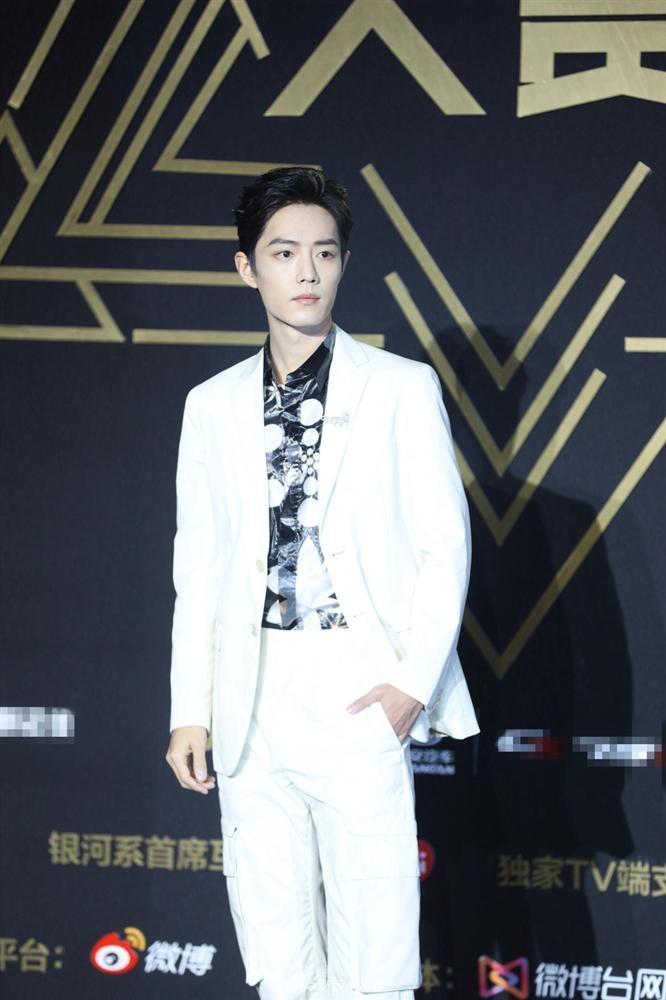 Thảm đỏ Tinh Quang Đại Thưởng: Địch Lệ Nhiệt Ba khoe ngực bốc lửa, Dương Mịch lộng lẫy như công chúa-8