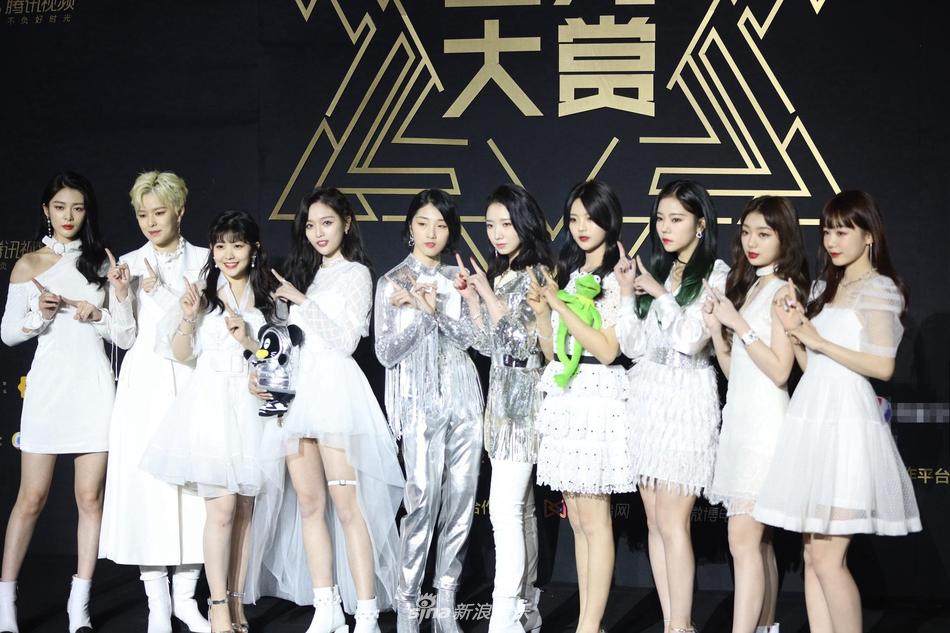 Thảm đỏ Tinh Quang Đại Thưởng: Địch Lệ Nhiệt Ba khoe ngực bốc lửa, Dương Mịch lộng lẫy như công chúa-10