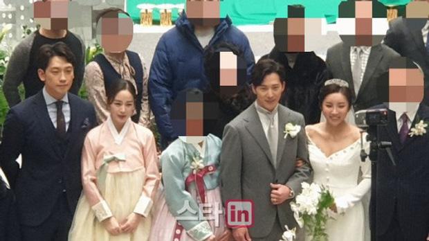 Ảnh hiếm hoi của Bi Rain và Kim Tae Hee trong hôn lễ em trai-2
