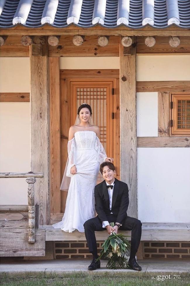 Ảnh hiếm hoi của Bi Rain và Kim Tae Hee trong hôn lễ em trai-5