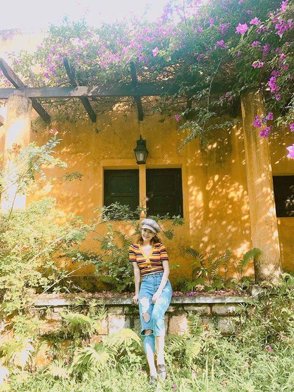 Minh Hằng diện lại quần đục lỗ lạ kỳ từ hơn năm trước-2