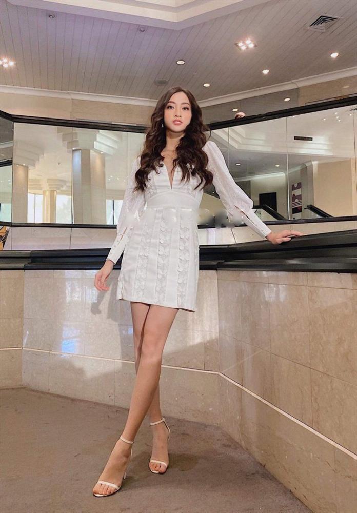 2 hoa hậu hot nhất lúc này: Khánh Vân - Lương Thùy Linh đụng một mẫu váy, vô tình hay hữu ý đều gây nhớ thương-4