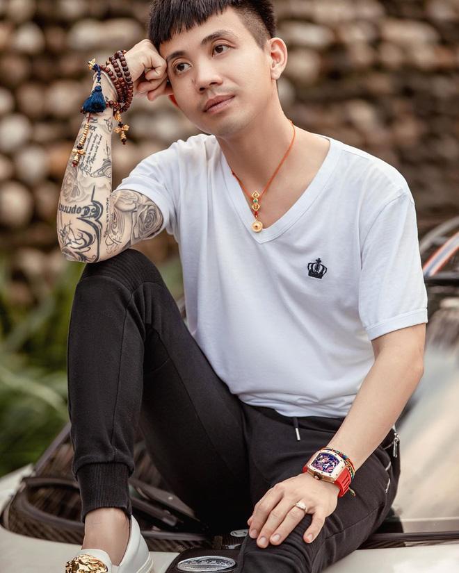 Quên hình ảnh đại gia ăn chơi nức tiếng đi, Minh Nhựa nay quyết làm nông dân khi tự tay chăm sóc vườn rau xanh mướt-4