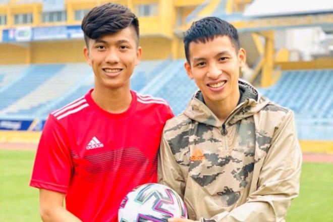 Tiến Dũng, Văn Lâm đưa vợ, bạn gái đi chơi nước ngoài dịp cuối năm-9