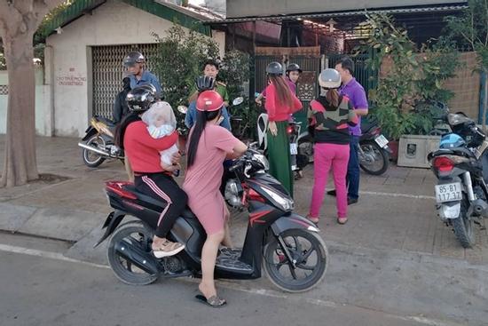 Phụ huynh 'vây' cơ sở dạy kèm miệt thị, đánh dã man học sinh ở Ninh Thuận