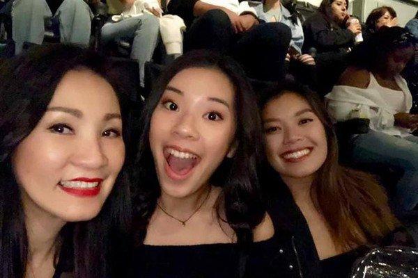 Khi Hồng Đào chụp hình bên hai con gái, đẳng cấp nhan sắc tuổi U60 là đây-2