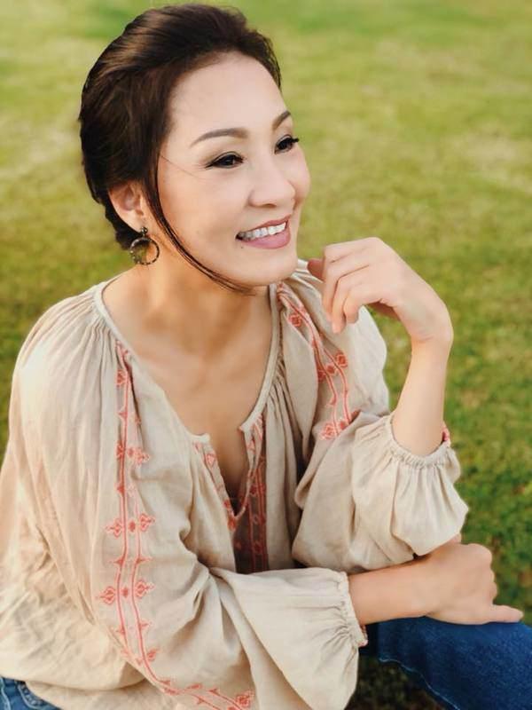 Khi Hồng Đào chụp hình bên hai con gái, đẳng cấp nhan sắc tuổi U60 là đây-7