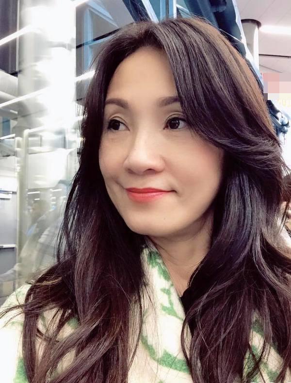 Khi Hồng Đào chụp hình bên hai con gái, đẳng cấp nhan sắc tuổi U60 là đây-8