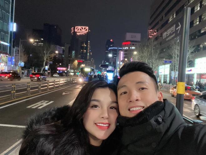 Tiến Dũng, Văn Lâm đưa vợ, bạn gái đi chơi nước ngoài dịp cuối năm-2