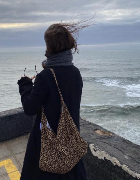 Song Joong Ki một mình đi xem phim-2