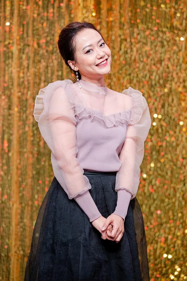 Diễn viên Việt Trinh tiết lộ từng phải ký giấy cam kết không bệnh ngôi sao, đi đúng giờ khi quay Người đẹp Tây Đô-5