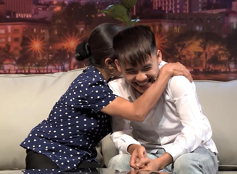 Bà Tân Vlog lần đầu tiết lộ thái độ của hàng xóm sau nửa năm trở thành hiện tượng triệu view-3